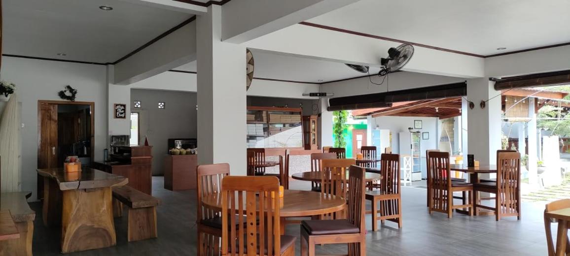 Mama Nings Beach Hotel Sekongkang Exterior photo