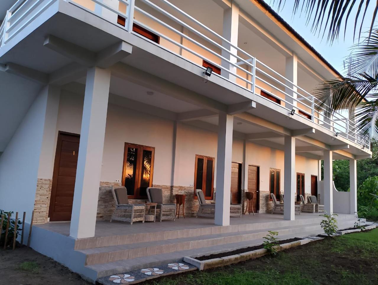 Mama Nings Beach Hotel Sekongkang Exterior photo