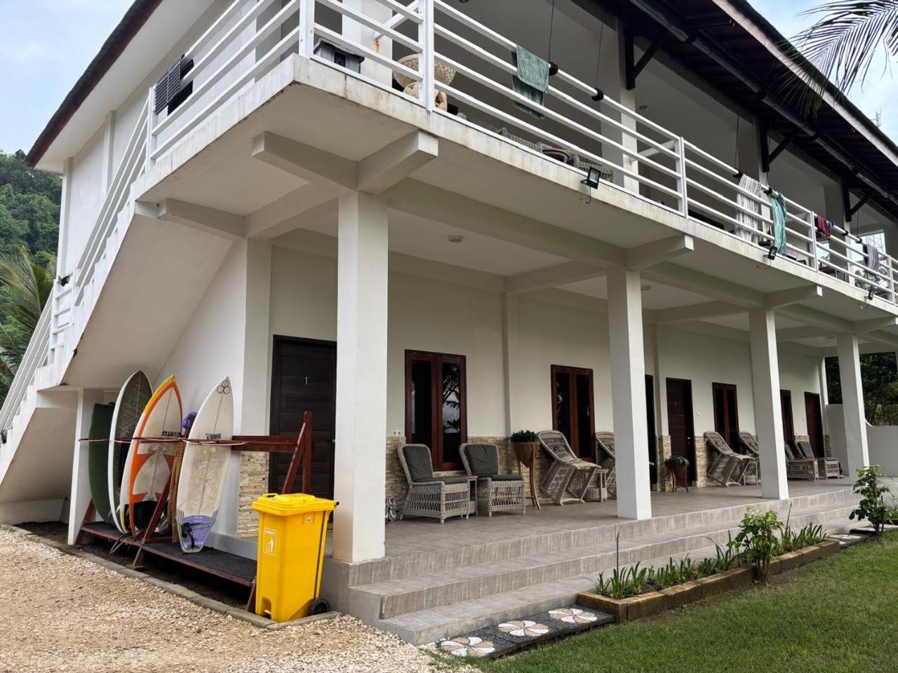 Mama Nings Beach Hotel Sekongkang Exterior photo