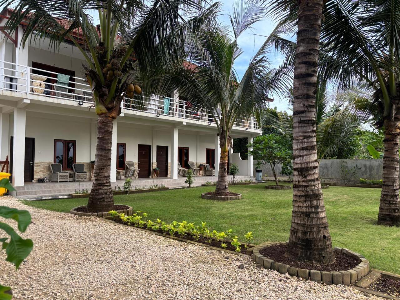 Mama Nings Beach Hotel Sekongkang Exterior photo