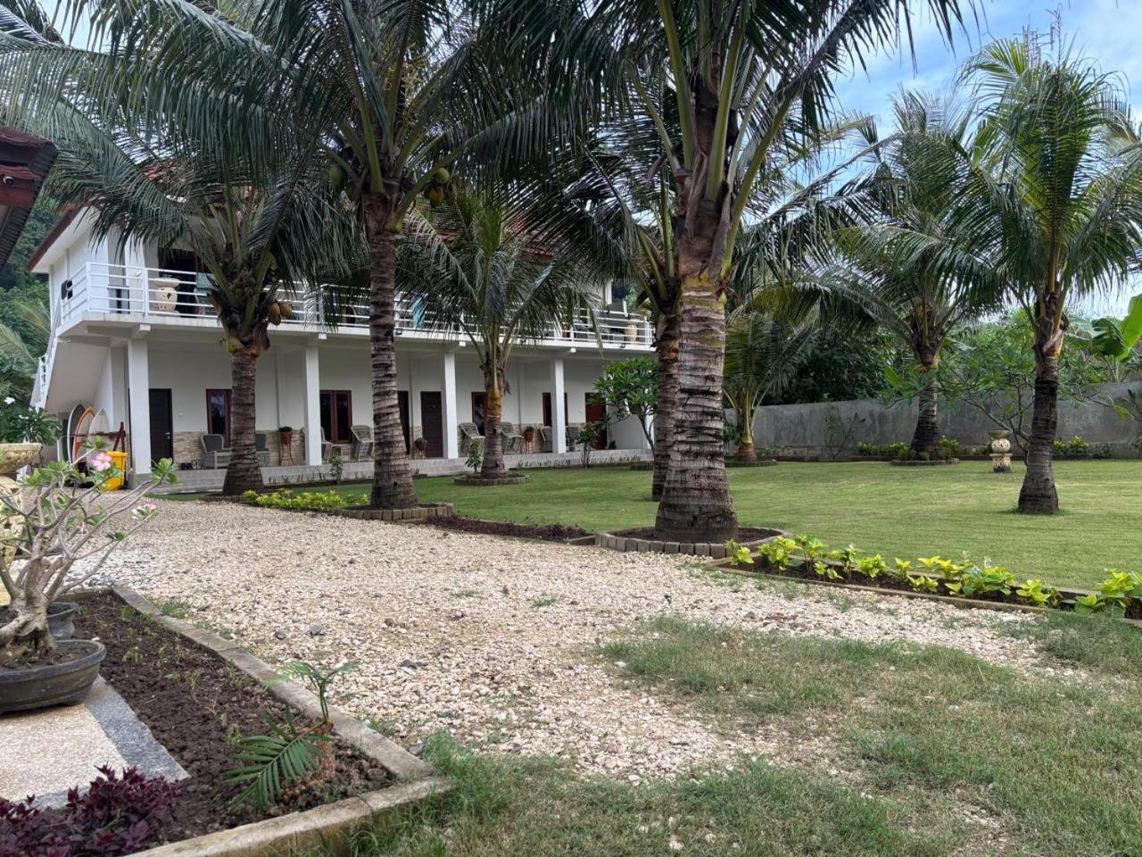 Mama Nings Beach Hotel Sekongkang Exterior photo