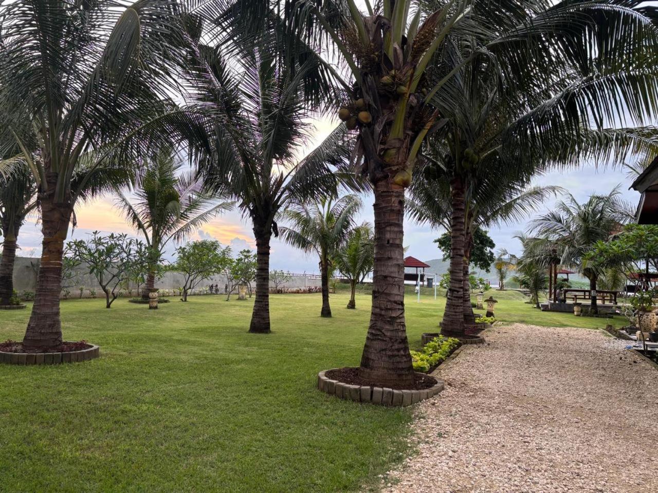 Mama Nings Beach Hotel Sekongkang Exterior photo