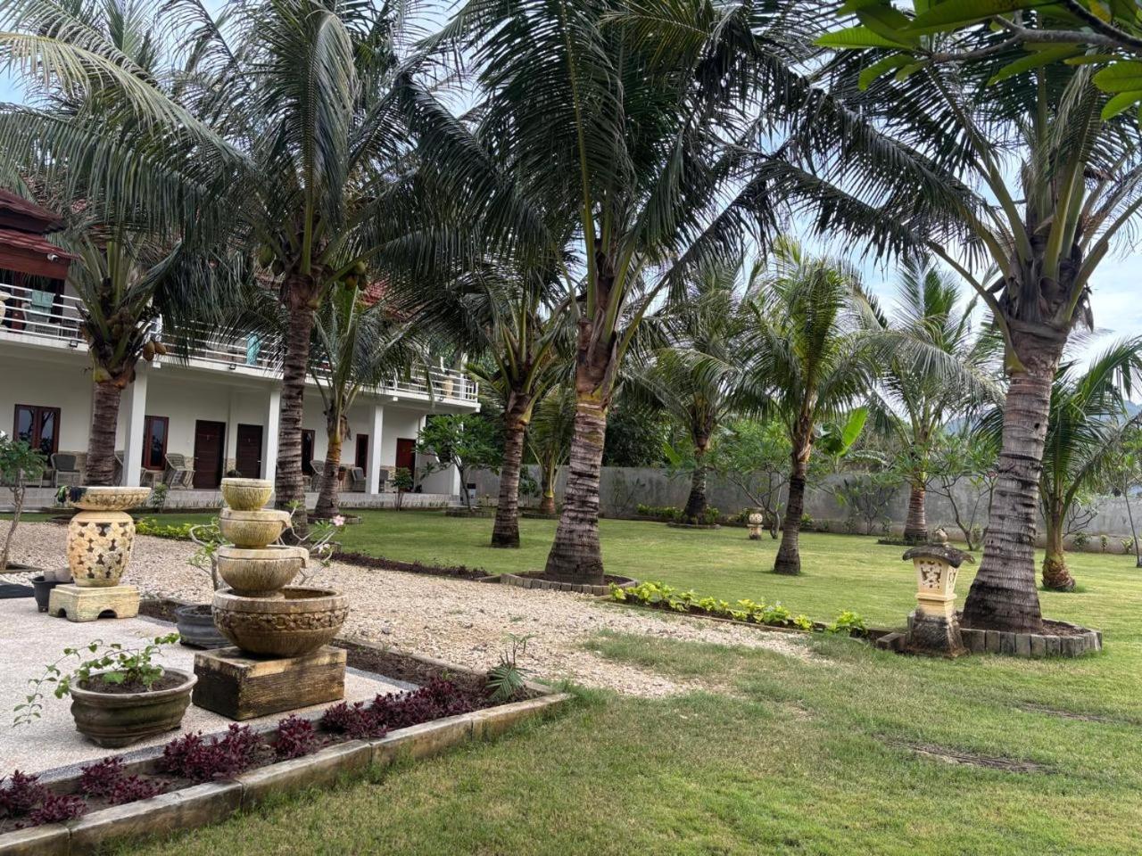 Mama Nings Beach Hotel Sekongkang Exterior photo